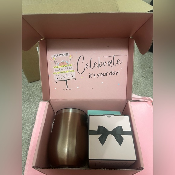 Gift Set - Picture 2 of 4